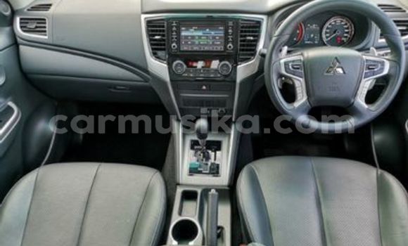 Buy Used Mitsubishi Triton White Car in Beitbridge in Matabeleland South Buy Used Mitsubishi Triton White Car in Beitbridge in Matabeleland South