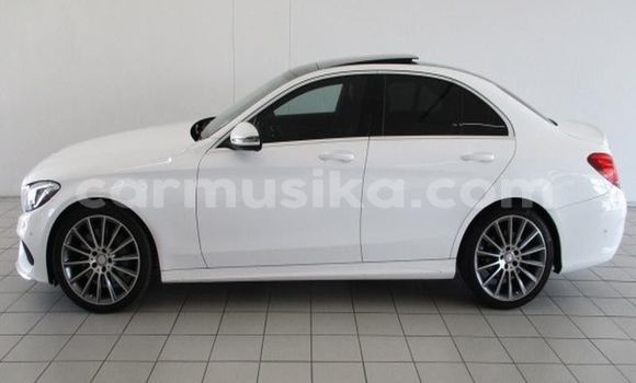Acheter Occasion Voiture Mercedes‒Benz C–Class Blanc à Beitbridge, Matabeleland South Acheter Occasion Voiture Mercedes‒Benz C–Class Blanc à Beitbridge, Matabeleland South