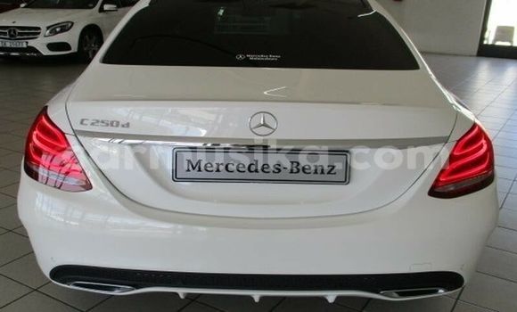 Acheter Occasion Voiture Mercedes‒Benz C–Class Blanc à Beitbridge, Matabeleland South Acheter Occasion Voiture Mercedes‒Benz C–Class Blanc à Beitbridge, Matabeleland South