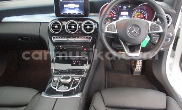 Acheter Occasion Voiture Mercedes‒Benz C–Class Blanc à Beitbridge, Matabeleland South Acheter Occasion Voiture Mercedes‒Benz C–Class Blanc à Beitbridge, Matabeleland South