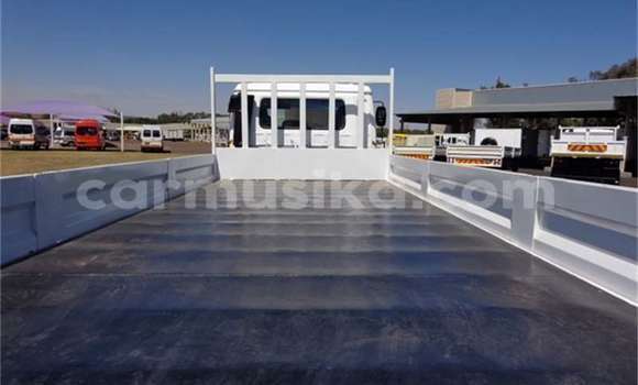 Buy Used Nissan UD White Truck in Beitbridge in Matabeleland South Buy Used Nissan UD White Truck in Beitbridge in Matabeleland South