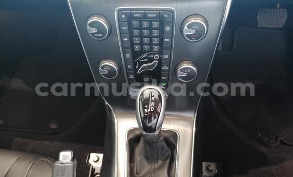 Nunua Ilio tumika Volvo V40 Beige Gari ndani ya Beitbridge nchini Matabeleland Kusini Nunua Ilio tumika Volvo V40 Beige Gari ndani ya Beitbridge nchini Matabeleland Kusini