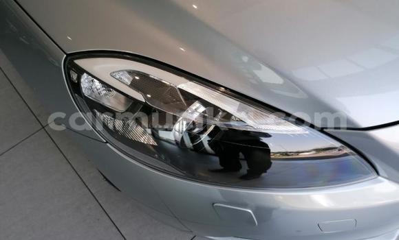 Nunua Ilio tumika Volvo V40 Beige Gari ndani ya Beitbridge nchini Matabeleland Kusini Nunua Ilio tumika Volvo V40 Beige Gari ndani ya Beitbridge nchini Matabeleland Kusini