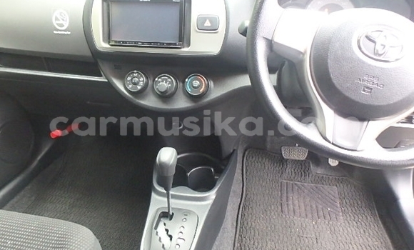 Acheter Occasion Voiture Toyota Vitz Noir à Beitbridge, Matabeleland South Acheter Occasion Voiture Toyota Vitz Noir à Beitbridge, Matabeleland South