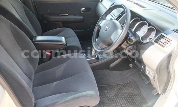 Acheter Occasion Voiture Nissan Tiida Gris à Beitbridge, Matabeleland South Acheter Occasion Voiture Nissan Tiida Gris à Beitbridge, Matabeleland South
