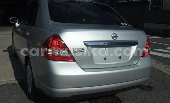 Acheter Occasion Voiture Nissan Tiida Gris à Beitbridge, Matabeleland South Acheter Occasion Voiture Nissan Tiida Gris à Beitbridge, Matabeleland South