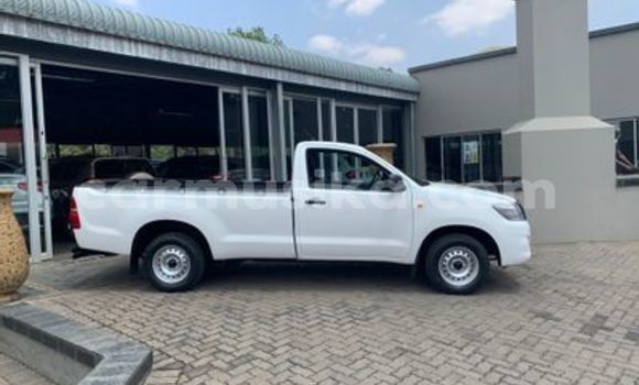 Nunua Ilio tumika Toyota Hilux Nyeupe Gari ndani ya Beitbridge nchini Matabeleland Kusini