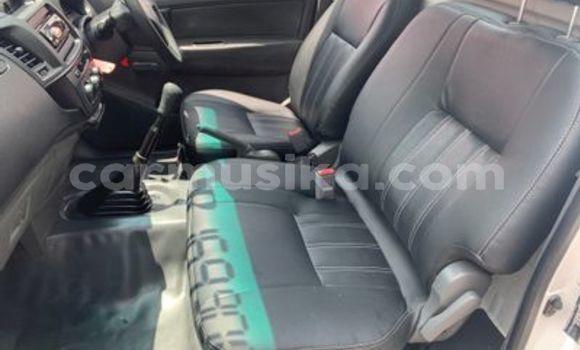 Buy Used Toyota Hilux White Car in Beitbridge in Matabeleland South Buy Used Toyota Hilux White Car in Beitbridge in Matabeleland South