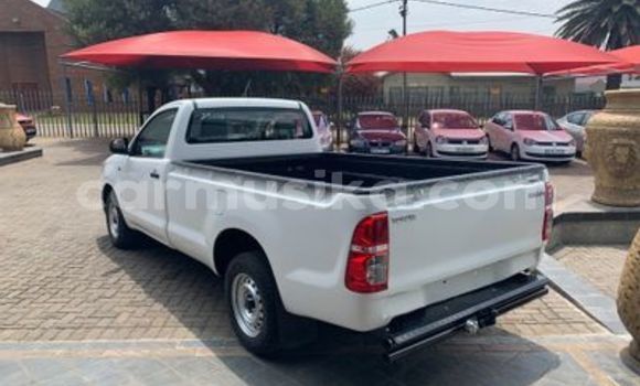 Buy Used Toyota Hilux White Car in Beitbridge in Matabeleland South Buy Used Toyota Hilux White Car in Beitbridge in Matabeleland South