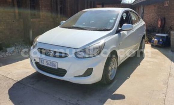 Nunua Ilio tumika Hyundai Accent Nyeupe Gari ndani ya Beitbridge nchini Matabeleland Kusini