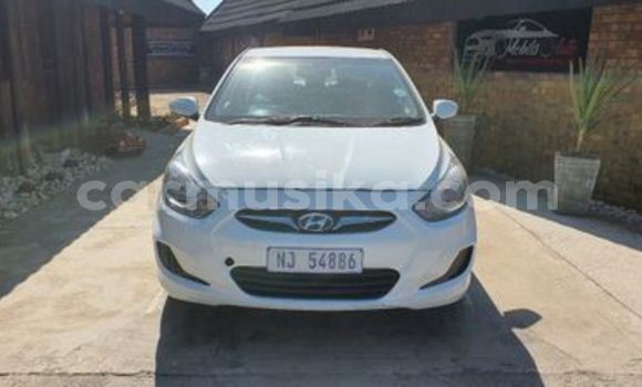 Buy Used Hyundai Accent White Car in Beitbridge in Matabeleland South Buy Used Hyundai Accent White Car in Beitbridge in Matabeleland South