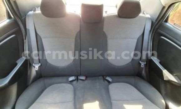 Buy Used Hyundai Accent White Car in Beitbridge in Matabeleland South Buy Used Hyundai Accent White Car in Beitbridge in Matabeleland South