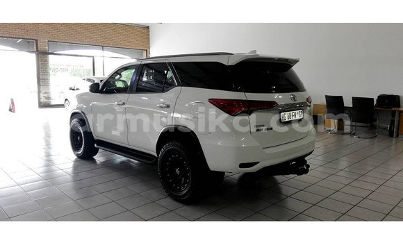 Tenga Tsaru Toyota Fortuner Zvimwe Mota in Beitbridge in Matabeleland South Tenga Tsaru Toyota Fortuner Zvimwe Mota in Beitbridge in Matabeleland South