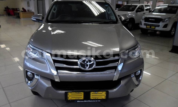 Nunua Ilio tumika Toyota Fortuner Bluu Gari ndani ya Beitbridge nchini Matabeleland Kusini Nunua Ilio tumika Toyota Fortuner Bluu Gari ndani ya Beitbridge nchini Matabeleland Kusini