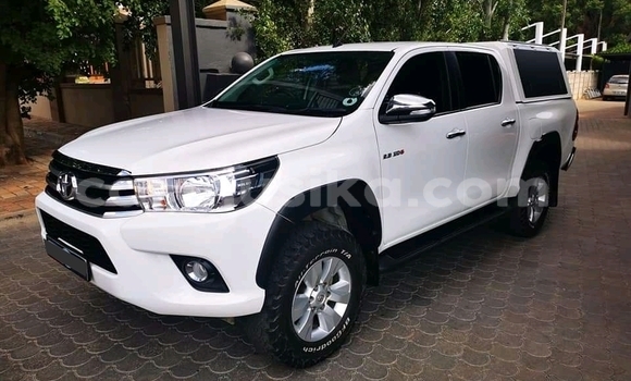 Acheter Occasion Voiture Toyota Hilux Blanc à Beitbridge, Matabeleland South