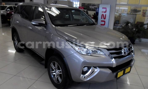 Nunua Ilio tumika Toyota Fortuner Bluu Gari ndani ya Beitbridge nchini Matabeleland Kusini Nunua Ilio tumika Toyota Fortuner Bluu Gari ndani ya Beitbridge nchini Matabeleland Kusini