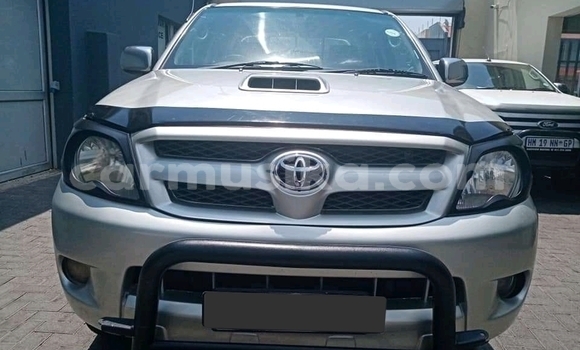 Buy Used Toyota Hilux Silver Car in Beitbridge in Matabeleland South Buy Used Toyota Hilux Silver Car in Beitbridge in Matabeleland South