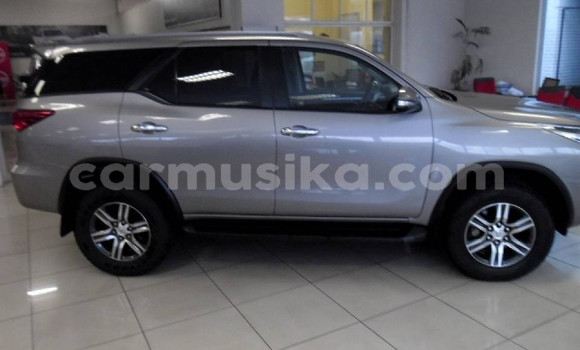 Nunua Ilio tumika Toyota Fortuner Bluu Gari ndani ya Beitbridge nchini Matabeleland Kusini Nunua Ilio tumika Toyota Fortuner Bluu Gari ndani ya Beitbridge nchini Matabeleland Kusini