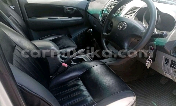 Buy Used Toyota Hilux Silver Car in Beitbridge in Matabeleland South Buy Used Toyota Hilux Silver Car in Beitbridge in Matabeleland South