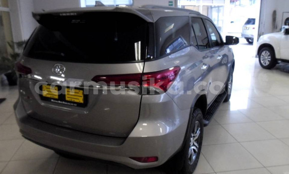 Nunua Ilio tumika Toyota Fortuner Bluu Gari ndani ya Beitbridge nchini Matabeleland Kusini Nunua Ilio tumika Toyota Fortuner Bluu Gari ndani ya Beitbridge nchini Matabeleland Kusini