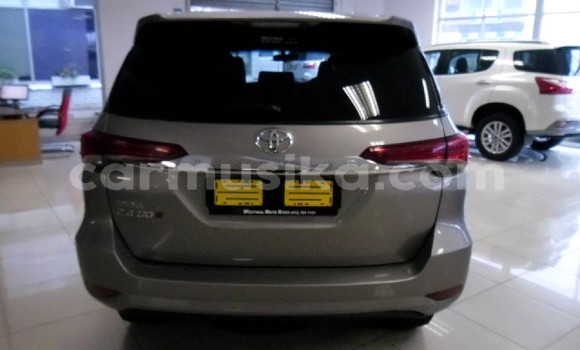 Nunua Ilio tumika Toyota Fortuner Bluu Gari ndani ya Beitbridge nchini Matabeleland Kusini Nunua Ilio tumika Toyota Fortuner Bluu Gari ndani ya Beitbridge nchini Matabeleland Kusini