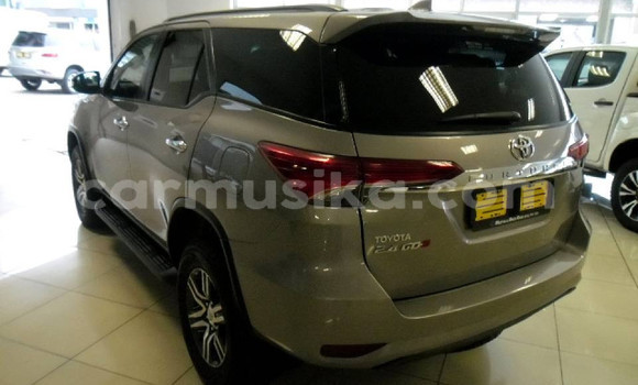 Nunua Ilio tumika Toyota Fortuner Bluu Gari ndani ya Beitbridge nchini Matabeleland Kusini Nunua Ilio tumika Toyota Fortuner Bluu Gari ndani ya Beitbridge nchini Matabeleland Kusini