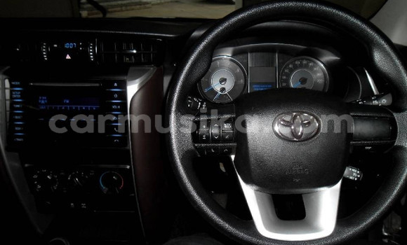 Nunua Ilio tumika Toyota Fortuner Bluu Gari ndani ya Beitbridge nchini Matabeleland Kusini Nunua Ilio tumika Toyota Fortuner Bluu Gari ndani ya Beitbridge nchini Matabeleland Kusini