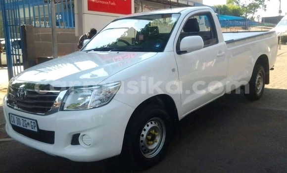 Nunua Ilio tumika Toyota Hilux Nyeupe Gari ndani ya Beitbridge nchini Matabeleland Kusini