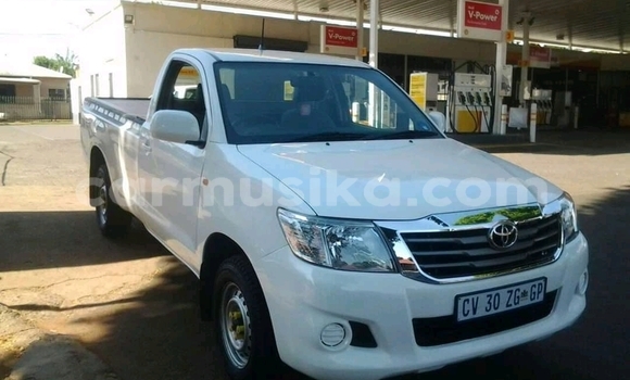 Buy Used Toyota Hilux White Car in Beitbridge in Matabeleland South Buy Used Toyota Hilux White Car in Beitbridge in Matabeleland South