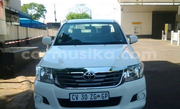 Buy Used Toyota Hilux White Car in Beitbridge in Matabeleland South Buy Used Toyota Hilux White Car in Beitbridge in Matabeleland South