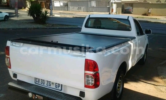 Buy Used Toyota Hilux White Car in Beitbridge in Matabeleland South Buy Used Toyota Hilux White Car in Beitbridge in Matabeleland South
