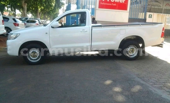 Buy Used Toyota Hilux White Car in Beitbridge in Matabeleland South Buy Used Toyota Hilux White Car in Beitbridge in Matabeleland South