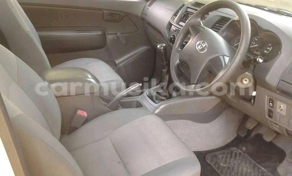 Buy Used Toyota Hilux White Car in Beitbridge in Matabeleland South Buy Used Toyota Hilux White Car in Beitbridge in Matabeleland South