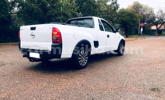 Tenga Tsaru Opel Corsa Chena Mota in Beitbridge in Matabeleland South Tenga Tsaru Opel Corsa Chena Mota in Beitbridge in Matabeleland South