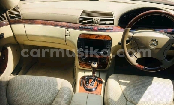 Nunua Ilio tumika Mercedes‒Benz S–Class Nyekundu Gari ndani ya Beitbridge nchini Matabeleland Kusini Nunua Ilio tumika Mercedes‒Benz S–Class Nyekundu Gari ndani ya Beitbridge nchini Matabeleland Kusini