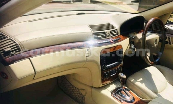 Nunua Ilio tumika Mercedes‒Benz S–Class Nyekundu Gari ndani ya Beitbridge nchini Matabeleland Kusini Nunua Ilio tumika Mercedes‒Benz S–Class Nyekundu Gari ndani ya Beitbridge nchini Matabeleland Kusini