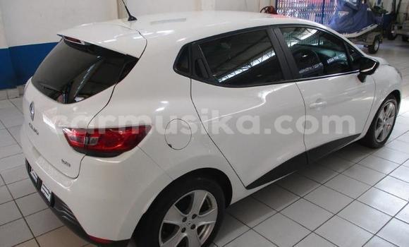Nunua Ilio tumika Renault Clio Nyeupe Gari ndani ya Beitbridge nchini Matabeleland Kusini Nunua Ilio tumika Renault Clio Nyeupe Gari ndani ya Beitbridge nchini Matabeleland Kusini