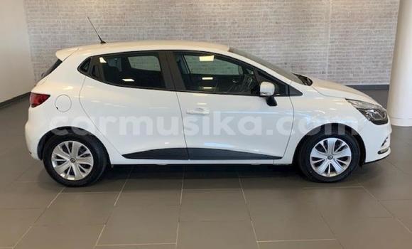 Nunua Ilio tumika Renault Clio Nyeupe Gari ndani ya Beitbridge nchini Matabeleland Kusini Nunua Ilio tumika Renault Clio Nyeupe Gari ndani ya Beitbridge nchini Matabeleland Kusini