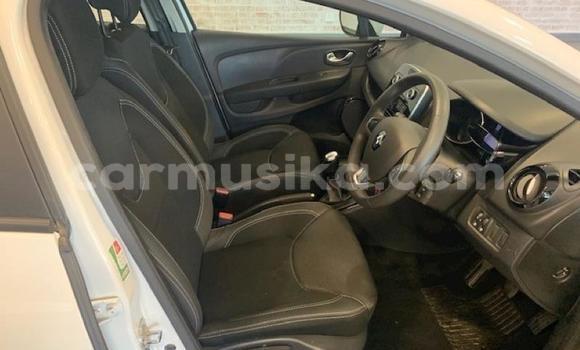 Nunua Ilio tumika Renault Clio Nyeupe Gari ndani ya Beitbridge nchini Matabeleland Kusini Nunua Ilio tumika Renault Clio Nyeupe Gari ndani ya Beitbridge nchini Matabeleland Kusini