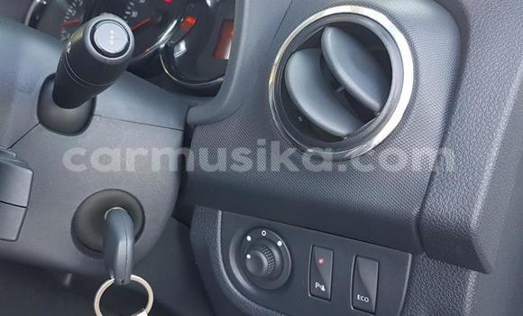 Nunua Ilio tumika Renault Sandero Fedha Gari ndani ya Beitbridge nchini Matabeleland Kusini Nunua Ilio tumika Renault Sandero Fedha Gari ndani ya Beitbridge nchini Matabeleland Kusini