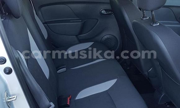 Nunua Ilio tumika Renault Sandero Fedha Gari ndani ya Beitbridge nchini Matabeleland Kusini Nunua Ilio tumika Renault Sandero Fedha Gari ndani ya Beitbridge nchini Matabeleland Kusini