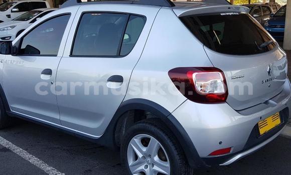 Nunua Ilio tumika Renault Sandero Fedha Gari ndani ya Beitbridge nchini Matabeleland Kusini Nunua Ilio tumika Renault Sandero Fedha Gari ndani ya Beitbridge nchini Matabeleland Kusini