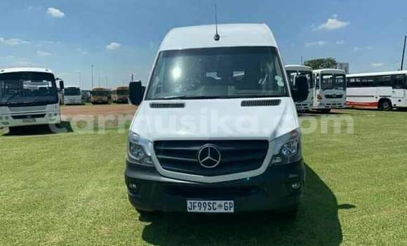 Acheter Occasion Voiture Mercedes‒Benz C–Class Blanc à Beitbridge, Matabeleland South Acheter Occasion Voiture Mercedes‒Benz C–Class Blanc à Beitbridge, Matabeleland South