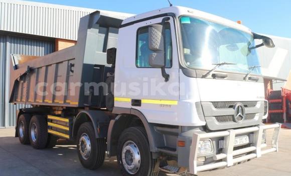 Buy Used Mercedes‒Benz Tipper White Truck in Beitbridge in Matabeleland South