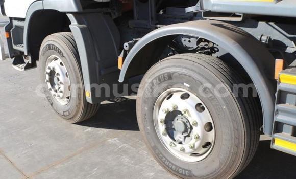 Nunua Ilio tumika Mercedes‒Benz Tipper Nyeupe Lori ndani ya Beitbridge nchini Matabeleland Kusini Nunua Ilio tumika Mercedes‒Benz Tipper Nyeupe Lori ndani ya Beitbridge nchini Matabeleland Kusini