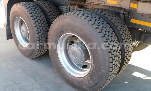 Nunua Ilio tumika Mercedes‒Benz Tipper Nyeupe Lori ndani ya Beitbridge nchini Matabeleland Kusini Nunua Ilio tumika Mercedes‒Benz Tipper Nyeupe Lori ndani ya Beitbridge nchini Matabeleland Kusini