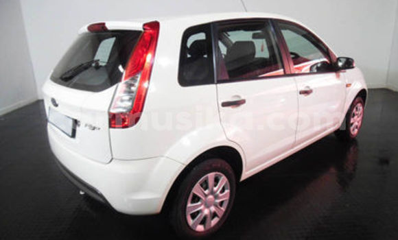 Nunua Ilio tumika Ford Fiesta Nyeupe Gari ndani ya Harare nchini Harare Nunua Ilio tumika Ford Fiesta Nyeupe Gari ndani ya Harare nchini Harare