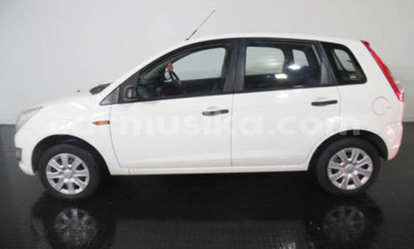 Nunua Ilio tumika Ford Fiesta Nyeupe Gari ndani ya Harare nchini Harare Nunua Ilio tumika Ford Fiesta Nyeupe Gari ndani ya Harare nchini Harare