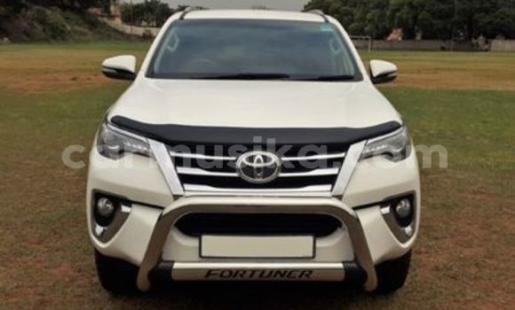 Tenga Tsaru Toyota Fortuner Chena Mota in Beitbridge in Matabeleland South