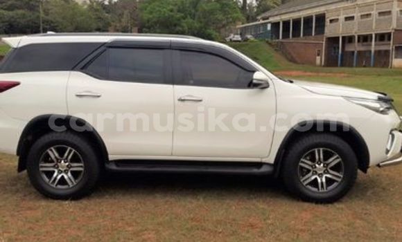 Buy Used Toyota Fortuner White Car in Beitbridge in Matabeleland South Buy Used Toyota Fortuner White Car in Beitbridge in Matabeleland South